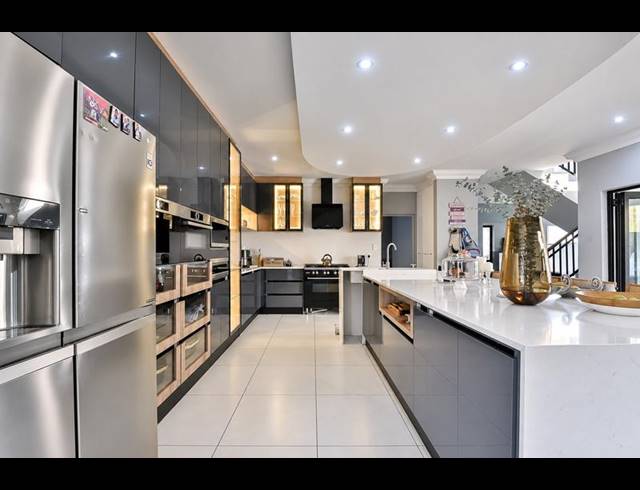 5 BEDROOM HOUSE FOR SALE IN PINEHAVEN
